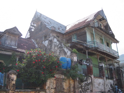 A unique looking dwelling in Cap Haitien........I can imagine how grand it might have looked in it's hey day.